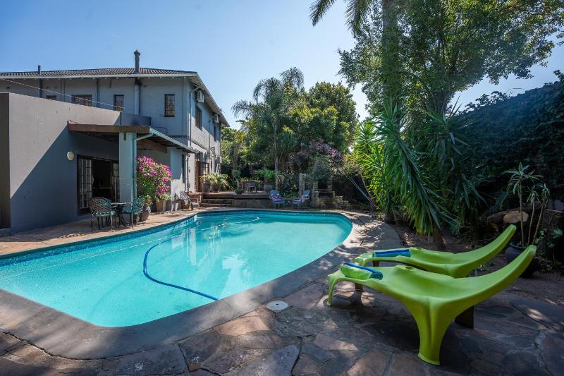 Palm Tree Manor - image 8