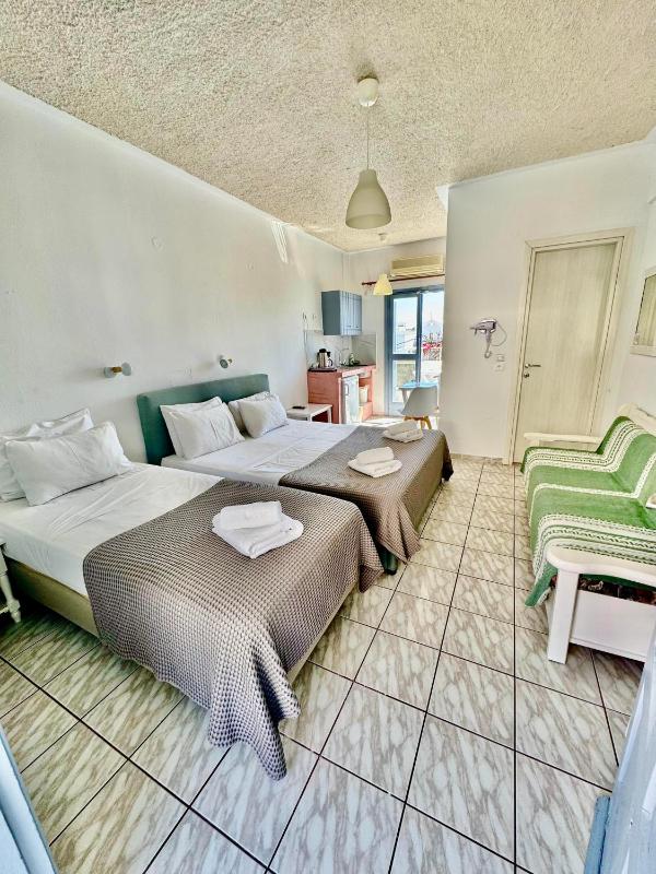 Studio Apartment with Sea View image 1