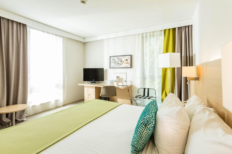 Superior Room with Balcony image 4