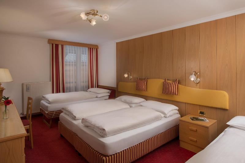 Large Double or Twin Room image 1