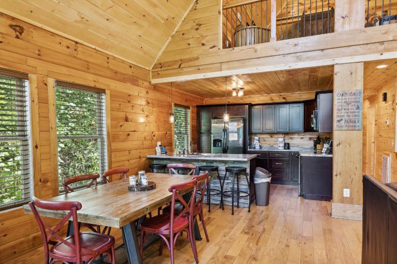 Creekside Manor cabin - image 9