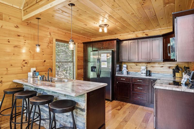 Creekside Manor cabin - image 14