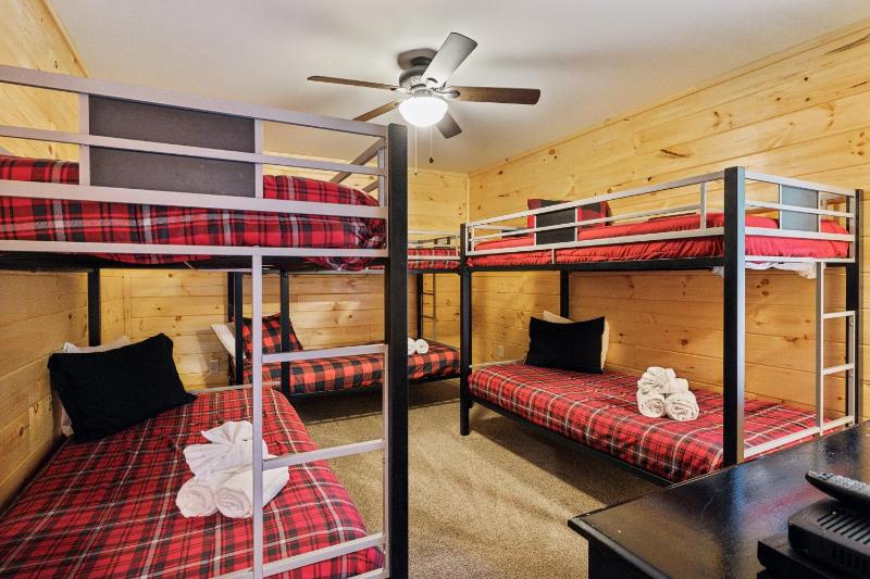 Creekside Manor cabin - image 43