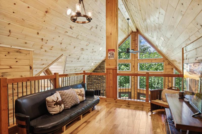 Creekside Manor cabin - image 34