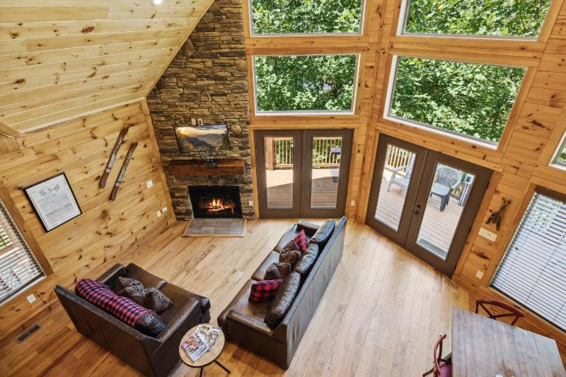 Creekside Manor cabin - image 16