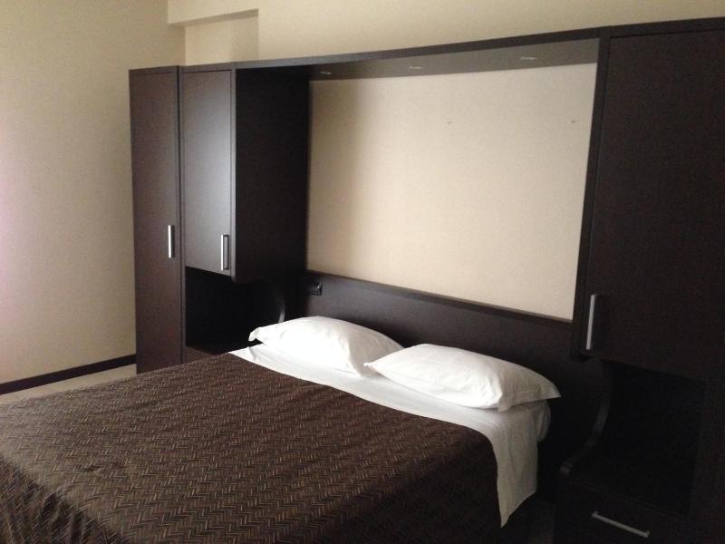 Single Room image 4