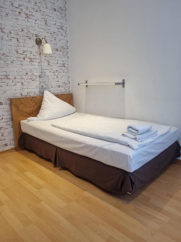 Single Room image 4
