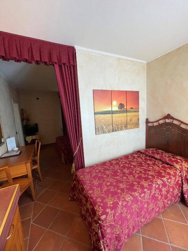 Classic Single Room image 3