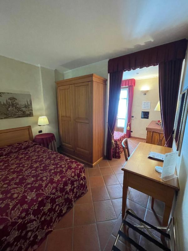 Classic Triple Room image 4