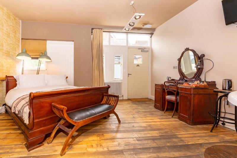 Opulent Double Room image 1