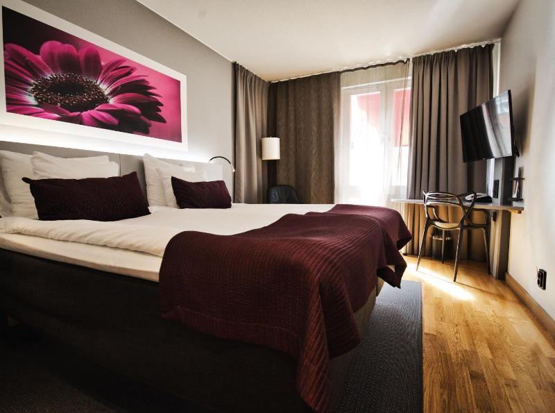 Double Room image 4