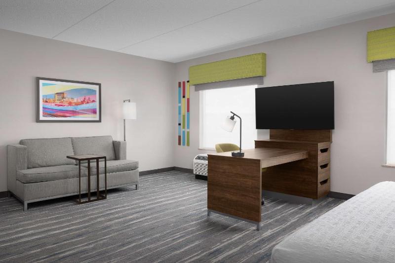 Queen Suite - Non-Smoking image 4