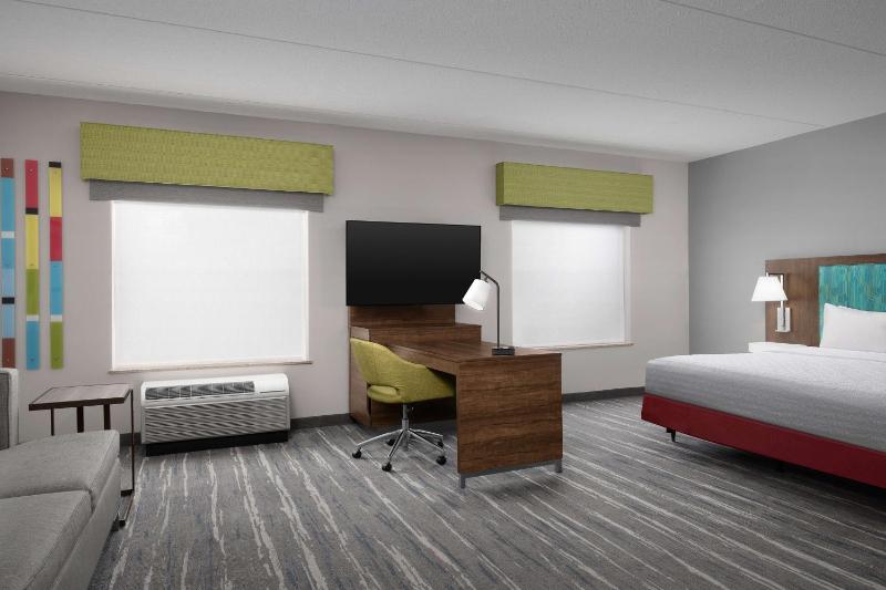 King Suite - Non-Smoking image 4
