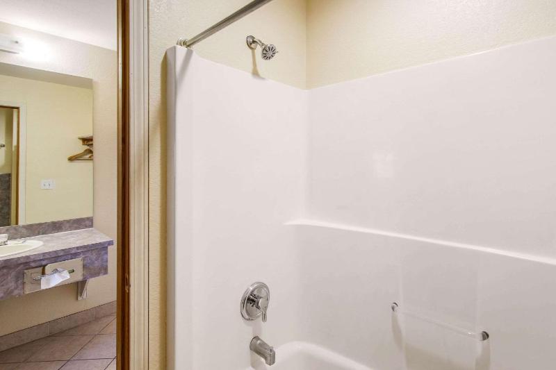 Double Room with Two Double Beds - Smoking image 2