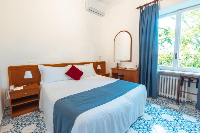 Double Room with Garden View image 1