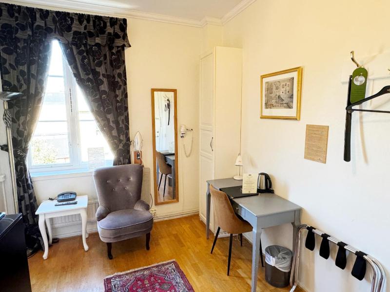 Superior Single Room image 3