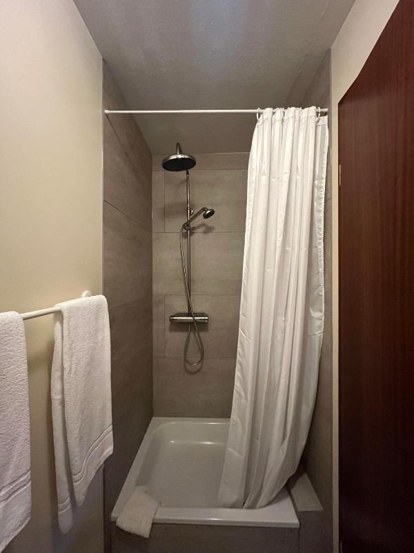 Single Room with Bath image 1