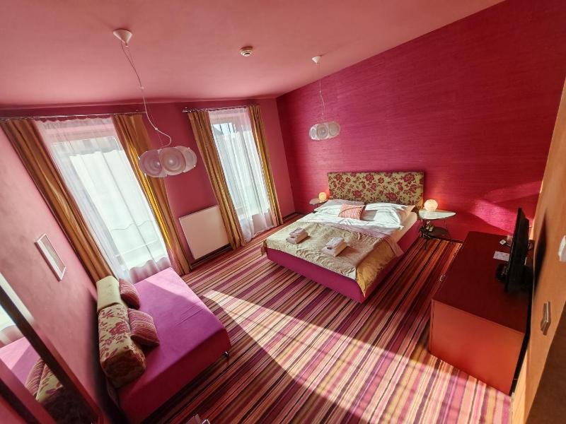 Standard Double Room image 3