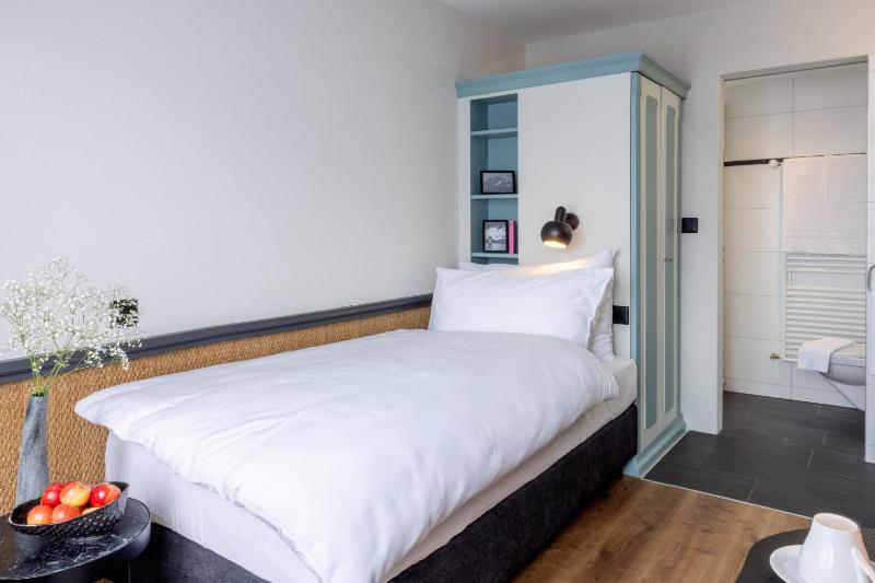 Single Room image 4