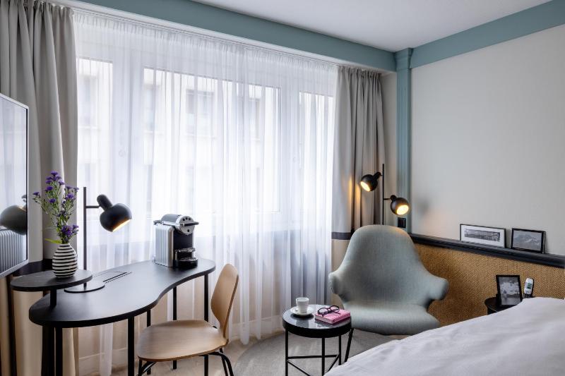 Twin Room image 3