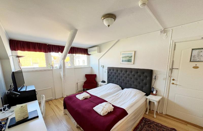 Superior Double or Twin Room image 1