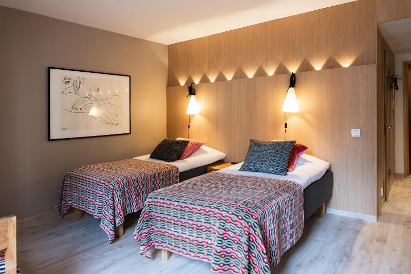 3 persons Room image 4