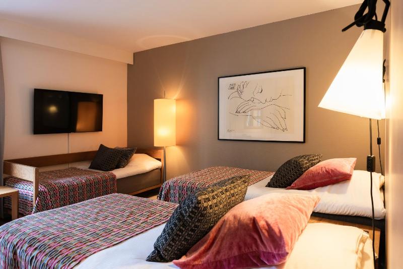 3 persons Room image 3