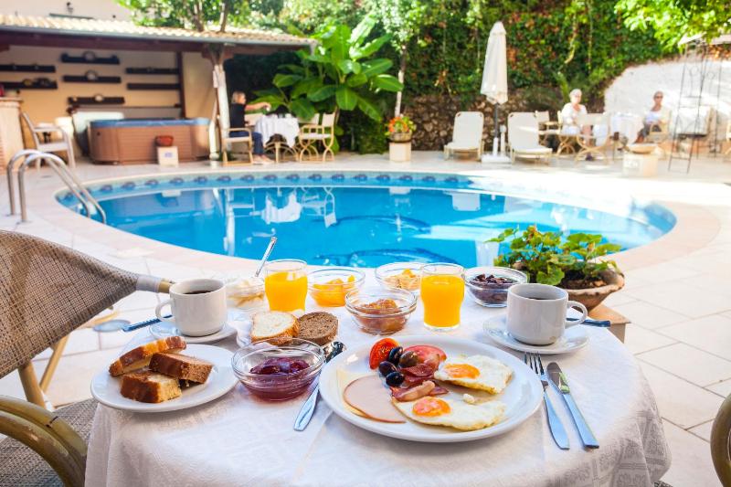 Paradise Hotel - image 1