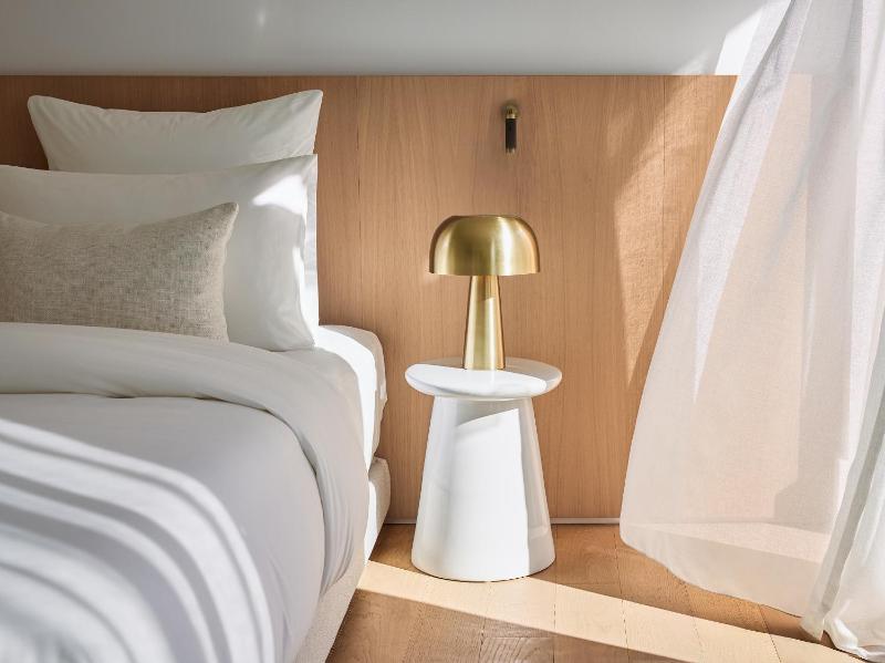 Riviera Room image 4