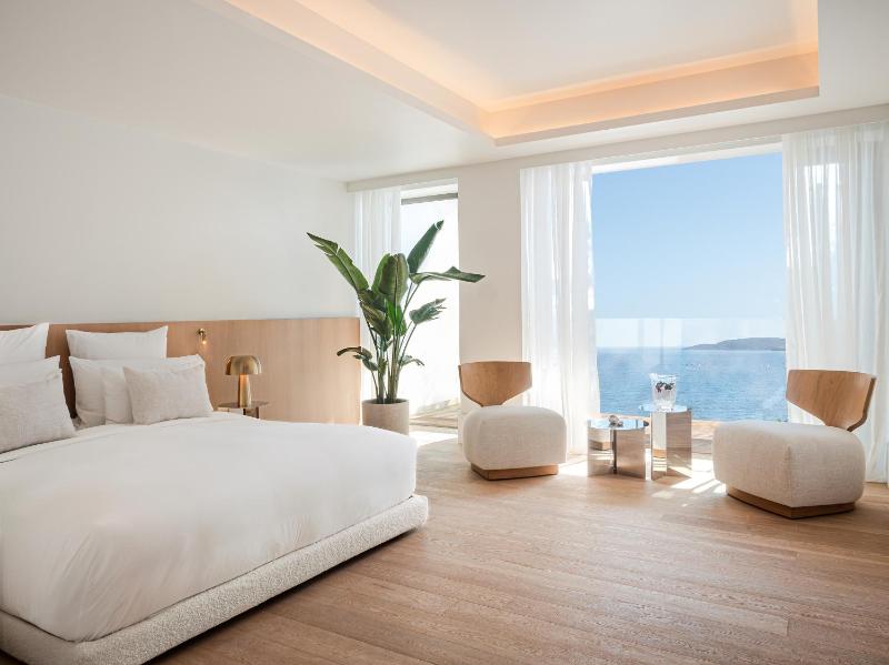 Deluxe Room with Sea View image 1
