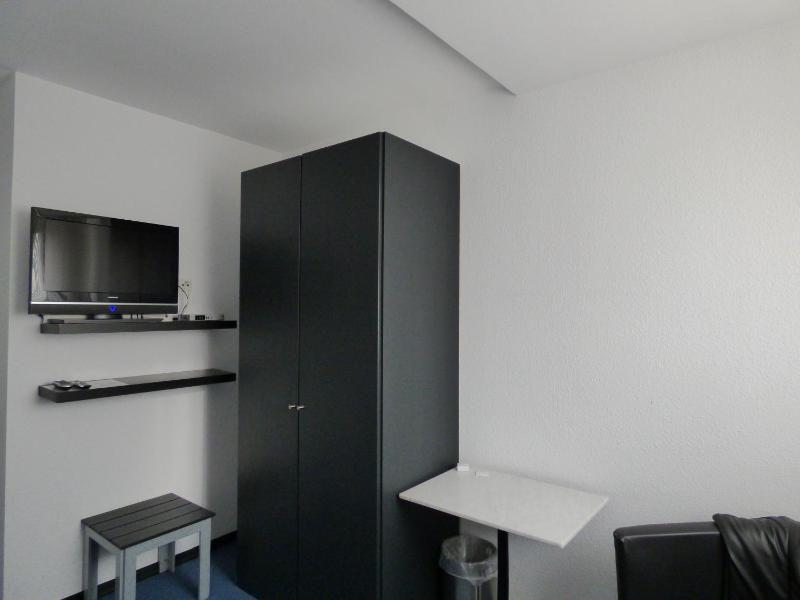 Classic Single Room image 4
