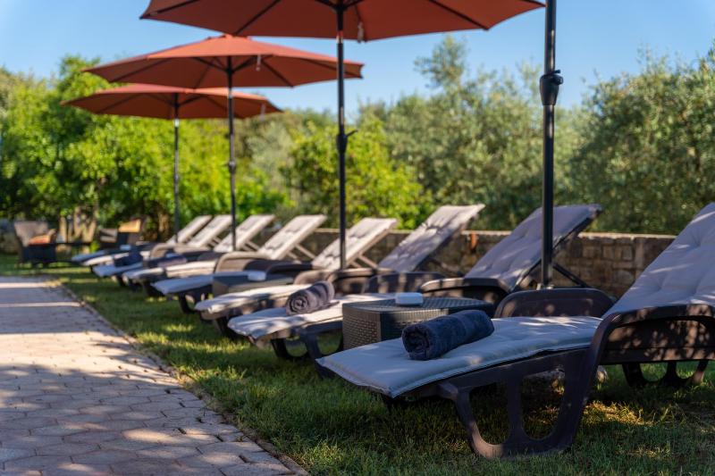 Guesthouse ''Barboska'' - big outdoor swimming pool & private tennis court - image 10