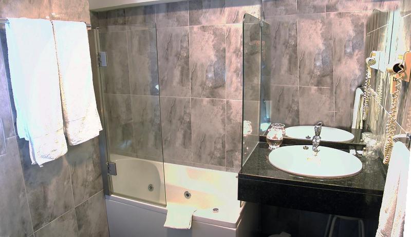 Triple Room image 2