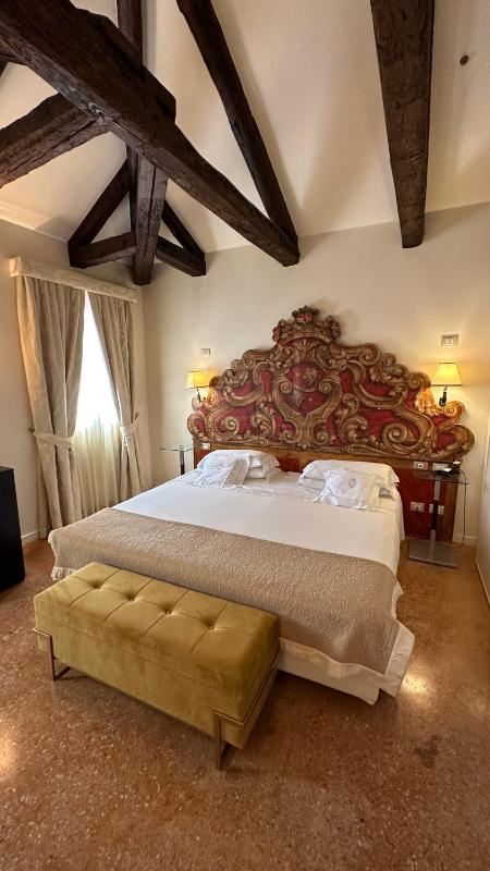 Deluxe Double or Twin Room image 4