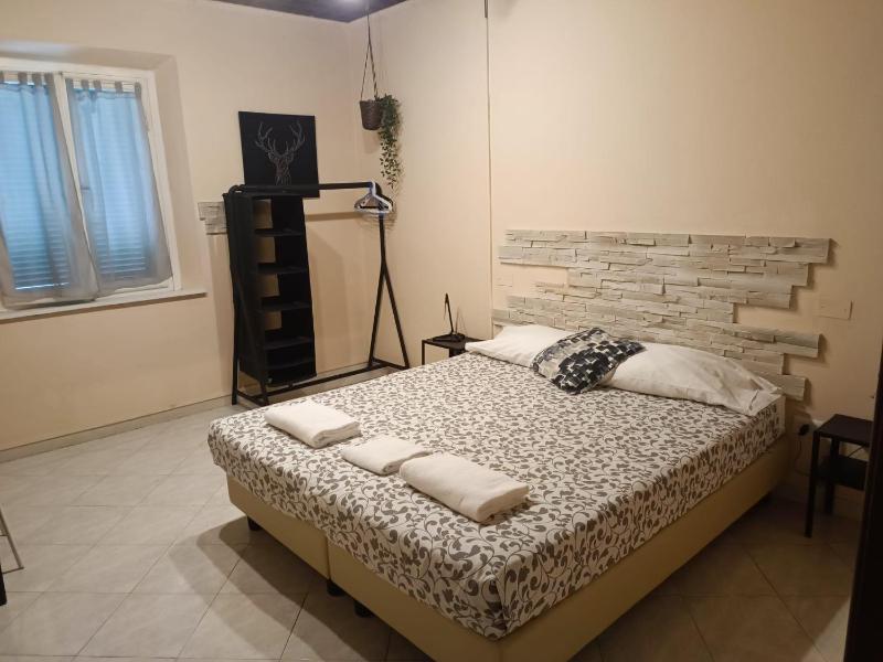 Double or Twin Room with Shared Bathroom image 2