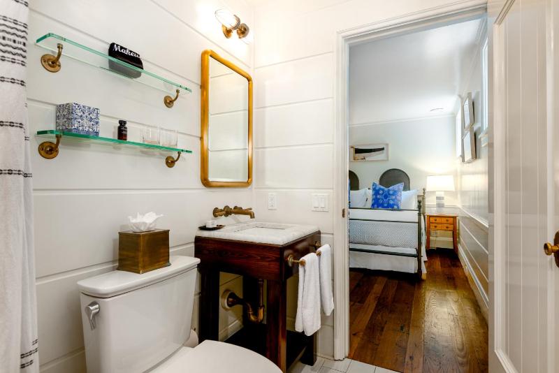 Petite King Room - Basement Level image 2