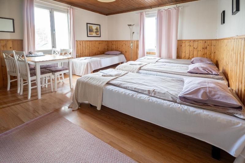Economy Quadruple Room with Shared Bathroom image 4