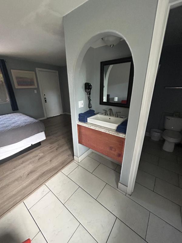 Queen Room image 1