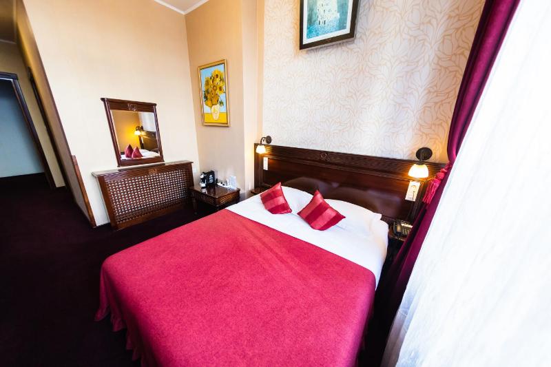 Standard Double or Twin Room image 4