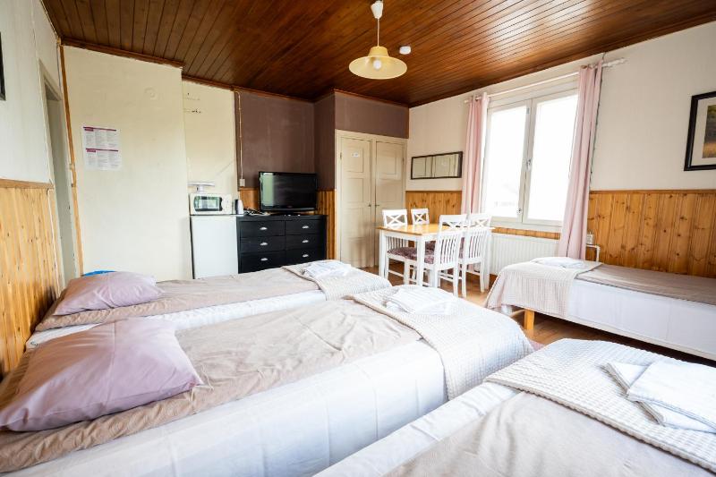 Economy Quadruple Room with Shared Bathroom image 2