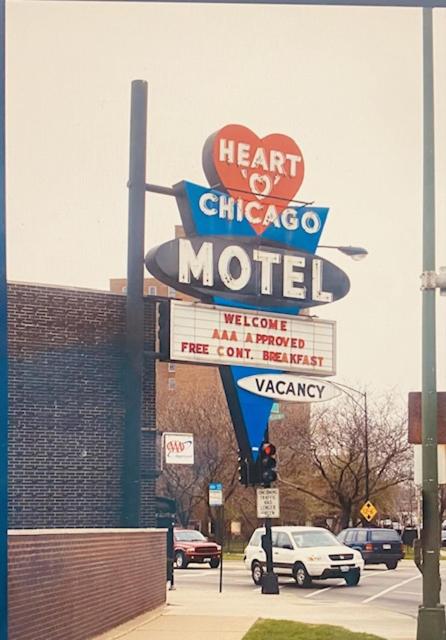 Heart O' Chicago Motel - image 7