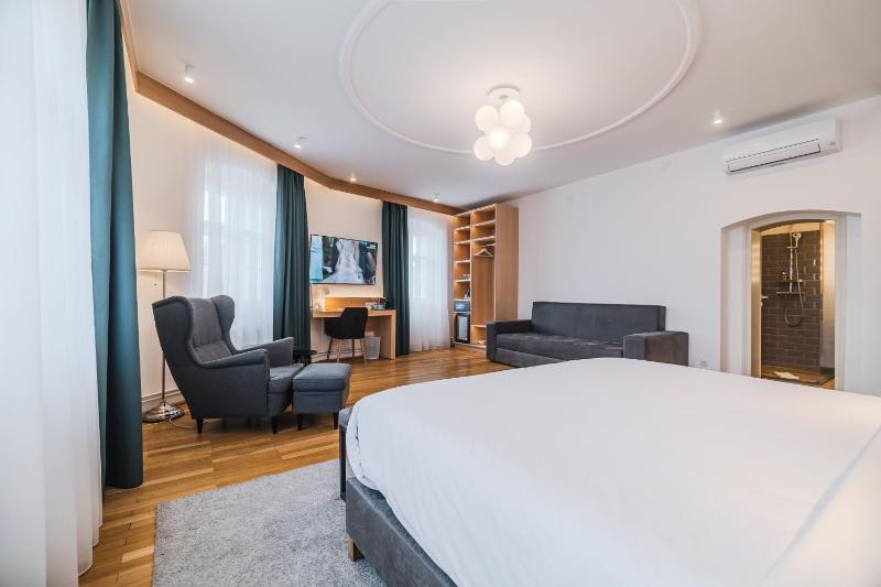 Large Twin Room image 2