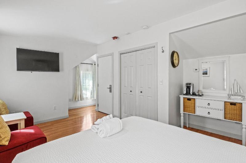 Queen Room image 3