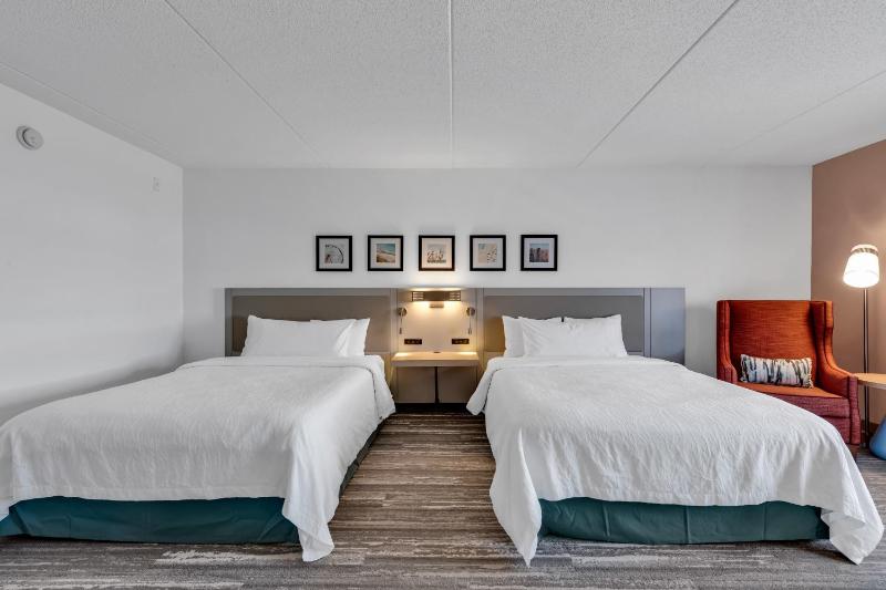 Queen Room with Two Queen Beds image 3