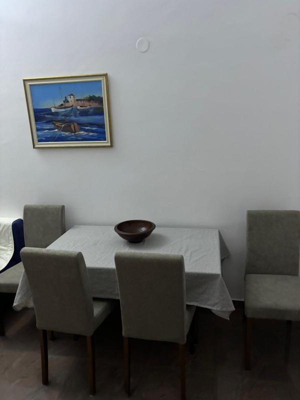 One-Bedroom Apartment image 3