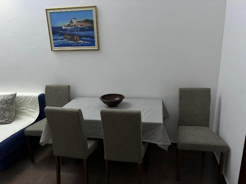 One-Bedroom Apartment image 4