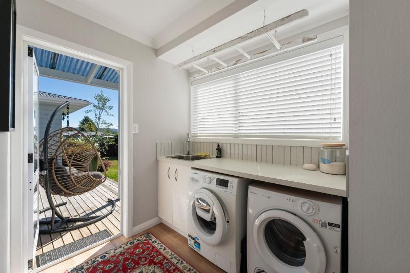 Sunshine Cottage - image 10