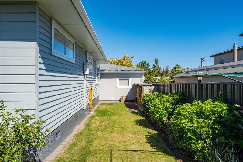 Sunshine Cottage - image 24