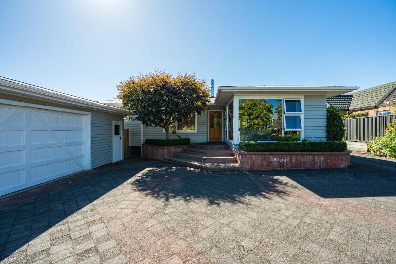 Sunshine Cottage - image 27