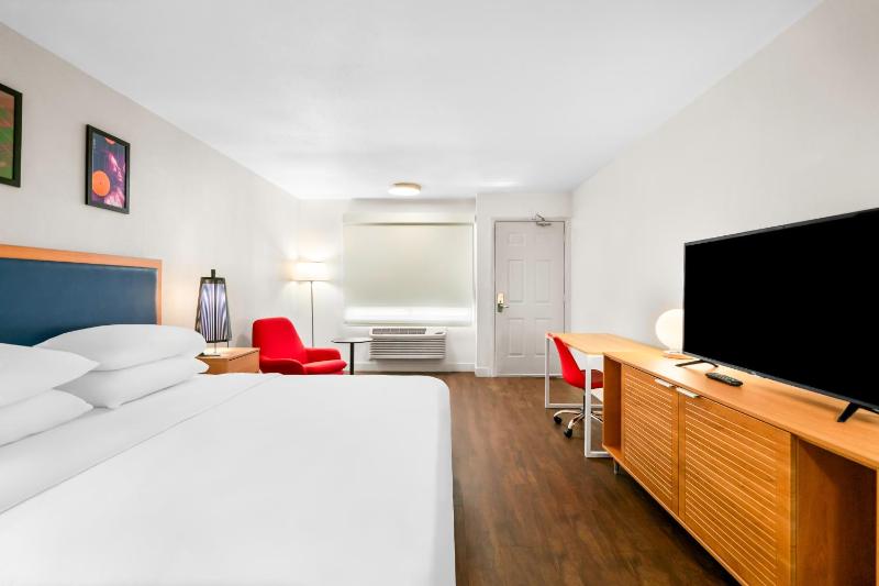 King Room - Non-Smoking image 3